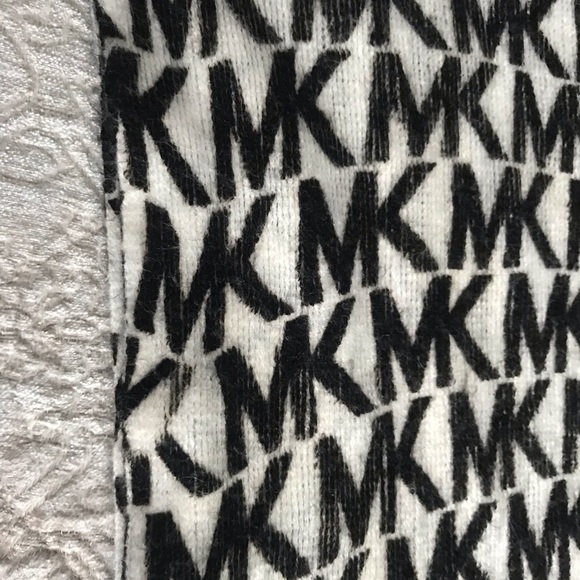 Michael Kors Infinity Scarf - Picture 4 of 6